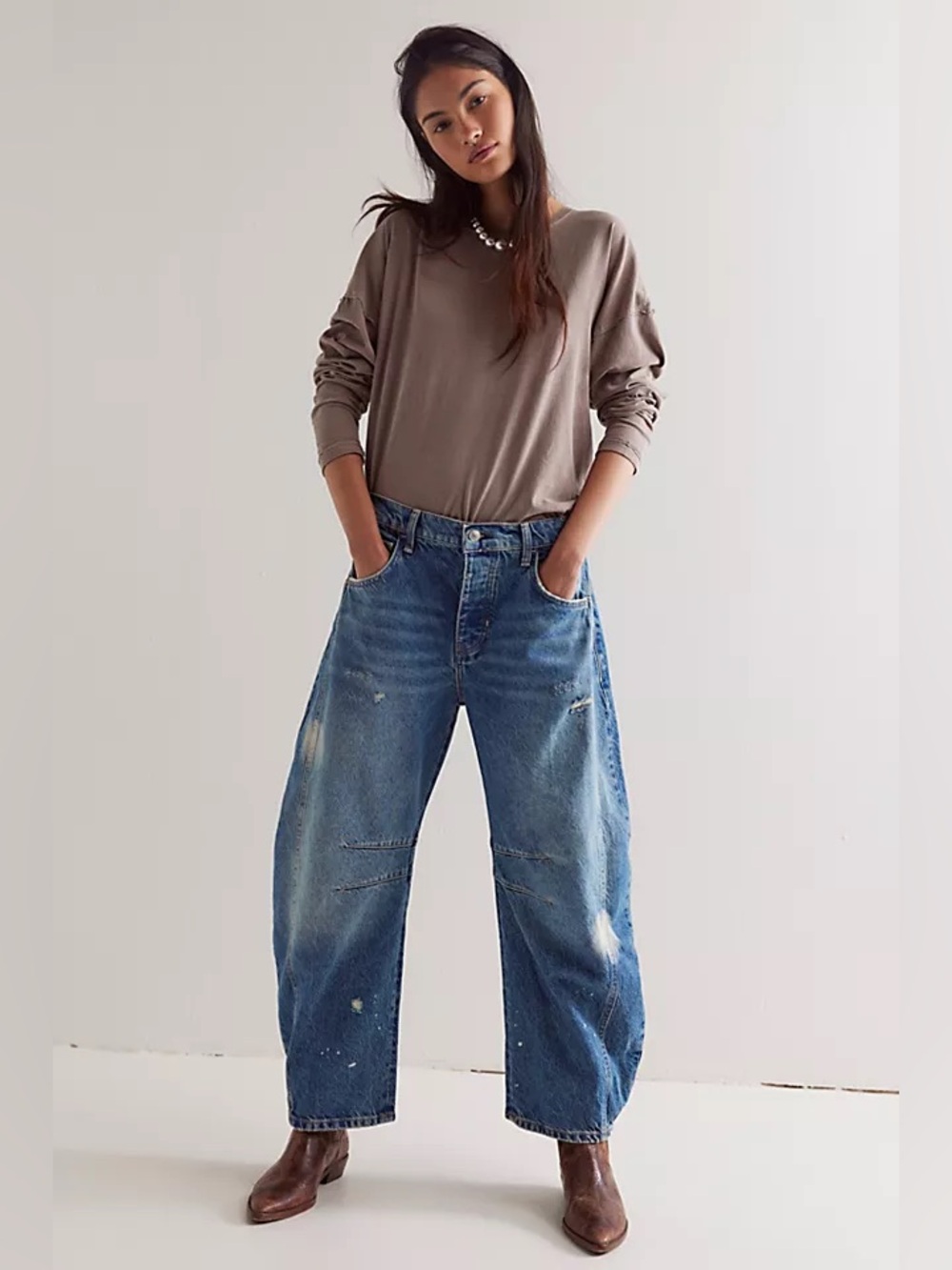 NWT FREE PEOPLE WE THE FREE Good Luck Barrel Jeans | Mid Wash/Bleach MSRP $98 - Picture 4 of 9